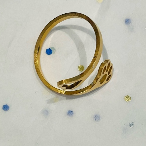 Gold Tone Dog Paw Ring - Picture 3 of 4